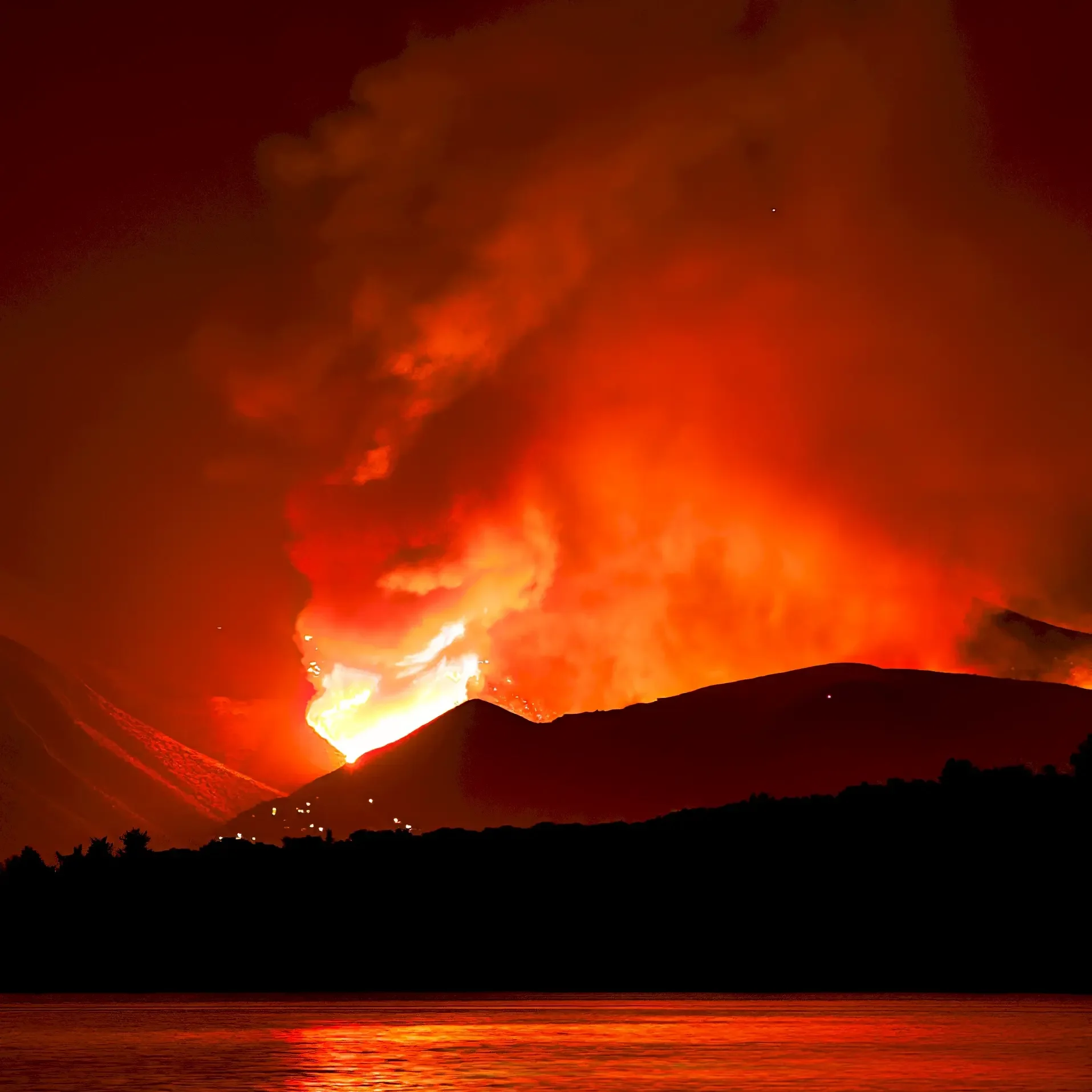 Sycylia, ogień na Włoskiej wyspie