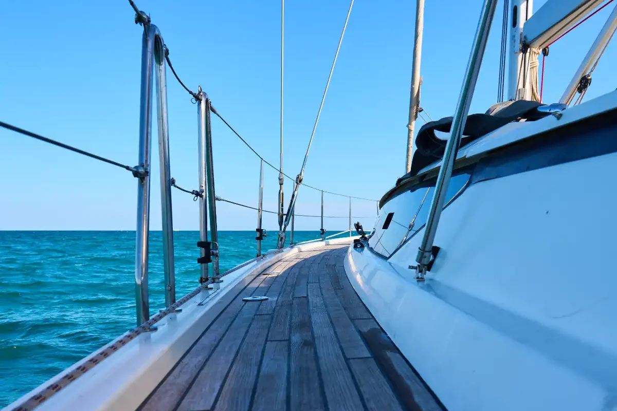 Lewa burta jacht Bavaria C57